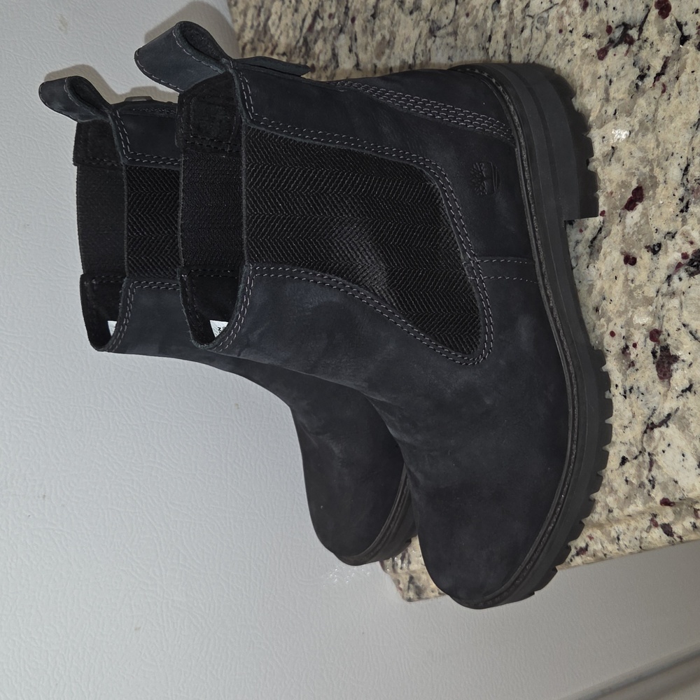 Gently Worn Timberland Women's Courmayeur Valley Chelsea Boots Black Nubuck 6